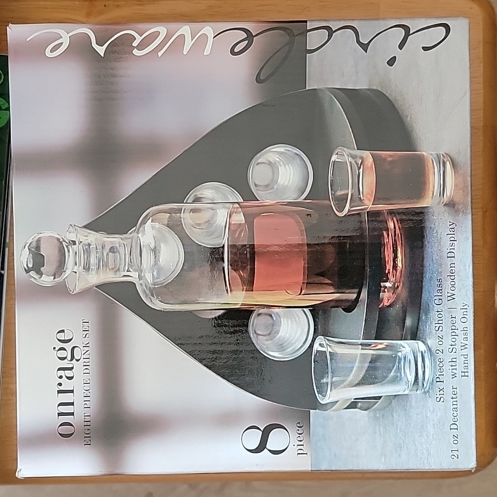 Decanter and shot glass set